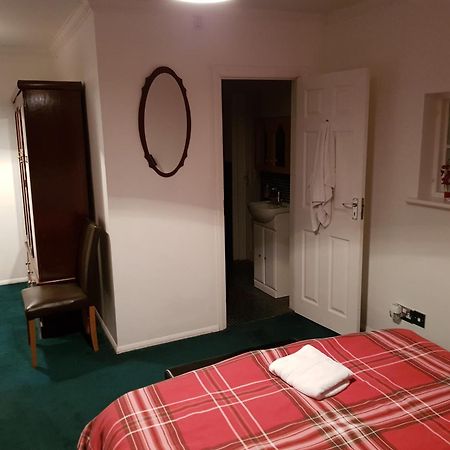Oyo Guest House Ellipse Whetstone Екстер'єр фото