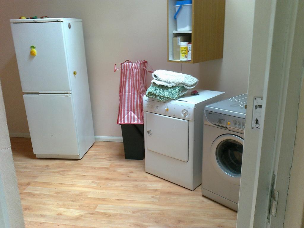 Oyo Guest House Ellipse Whetstone Екстер'єр фото