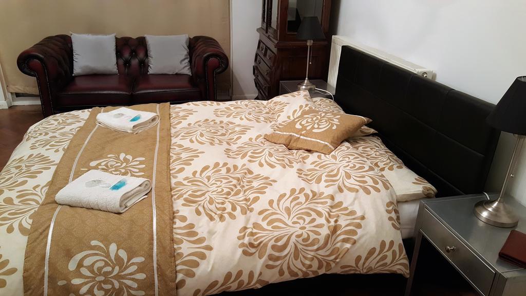 Oyo Guest House Ellipse Whetstone Номер фото
