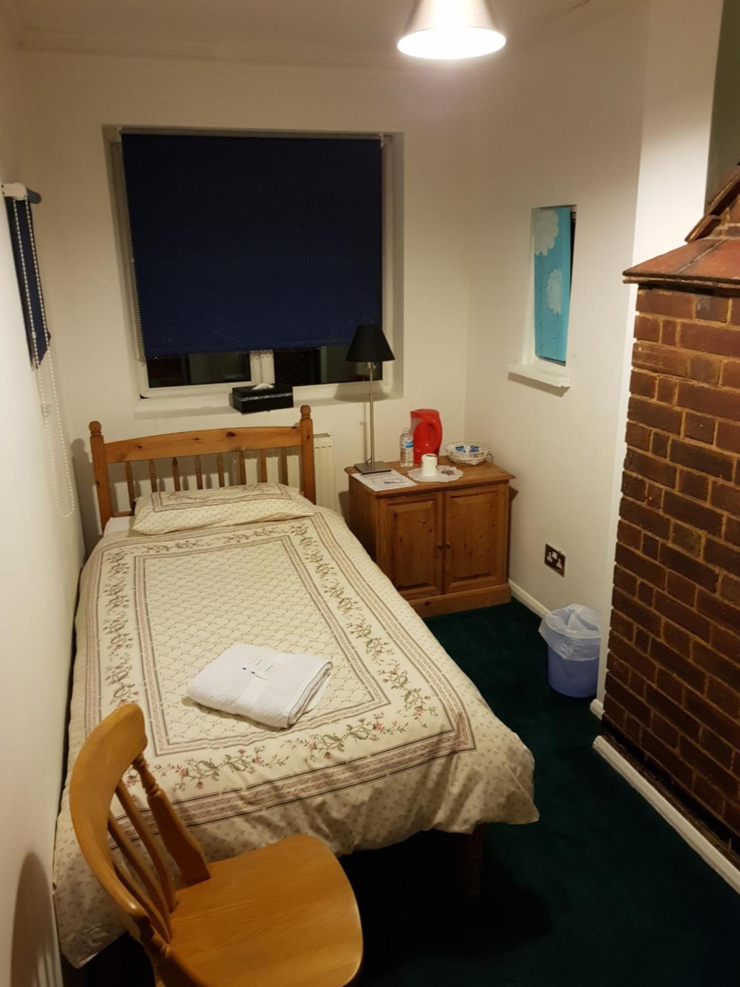 Oyo Guest House Ellipse Whetstone Екстер'єр фото