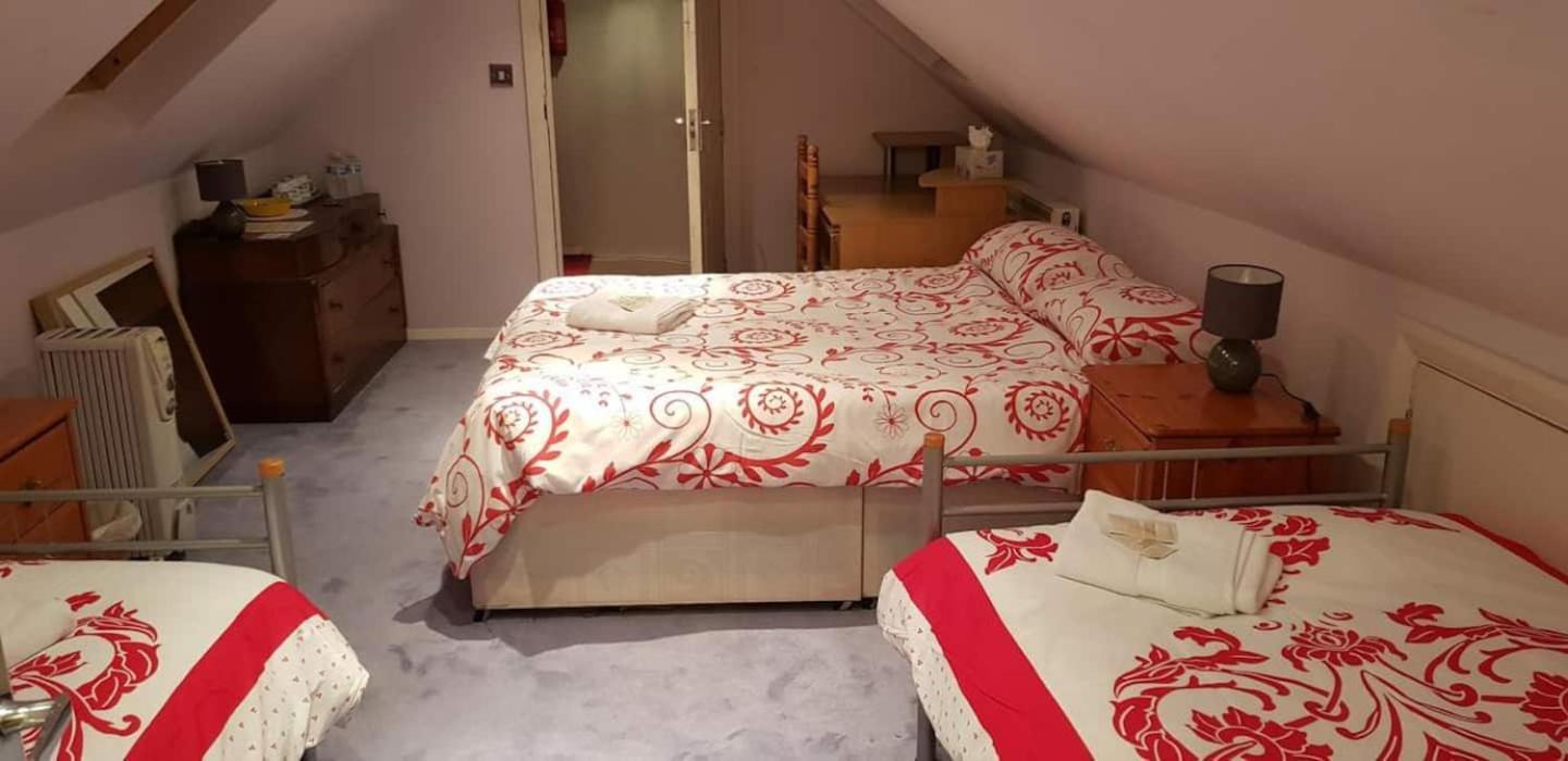 Oyo Guest House Ellipse Whetstone Екстер'єр фото