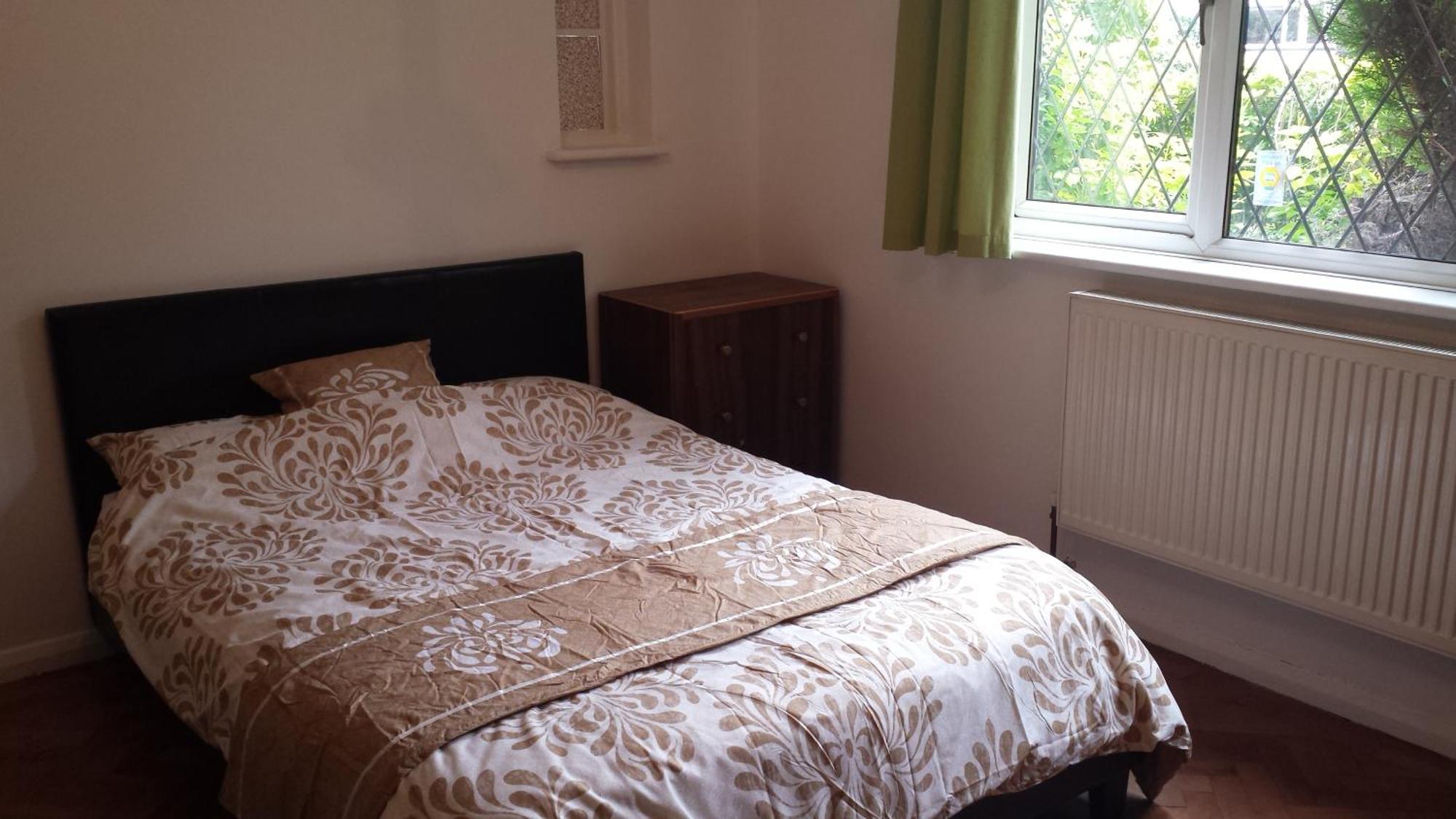 Oyo Guest House Ellipse Whetstone Екстер'єр фото
