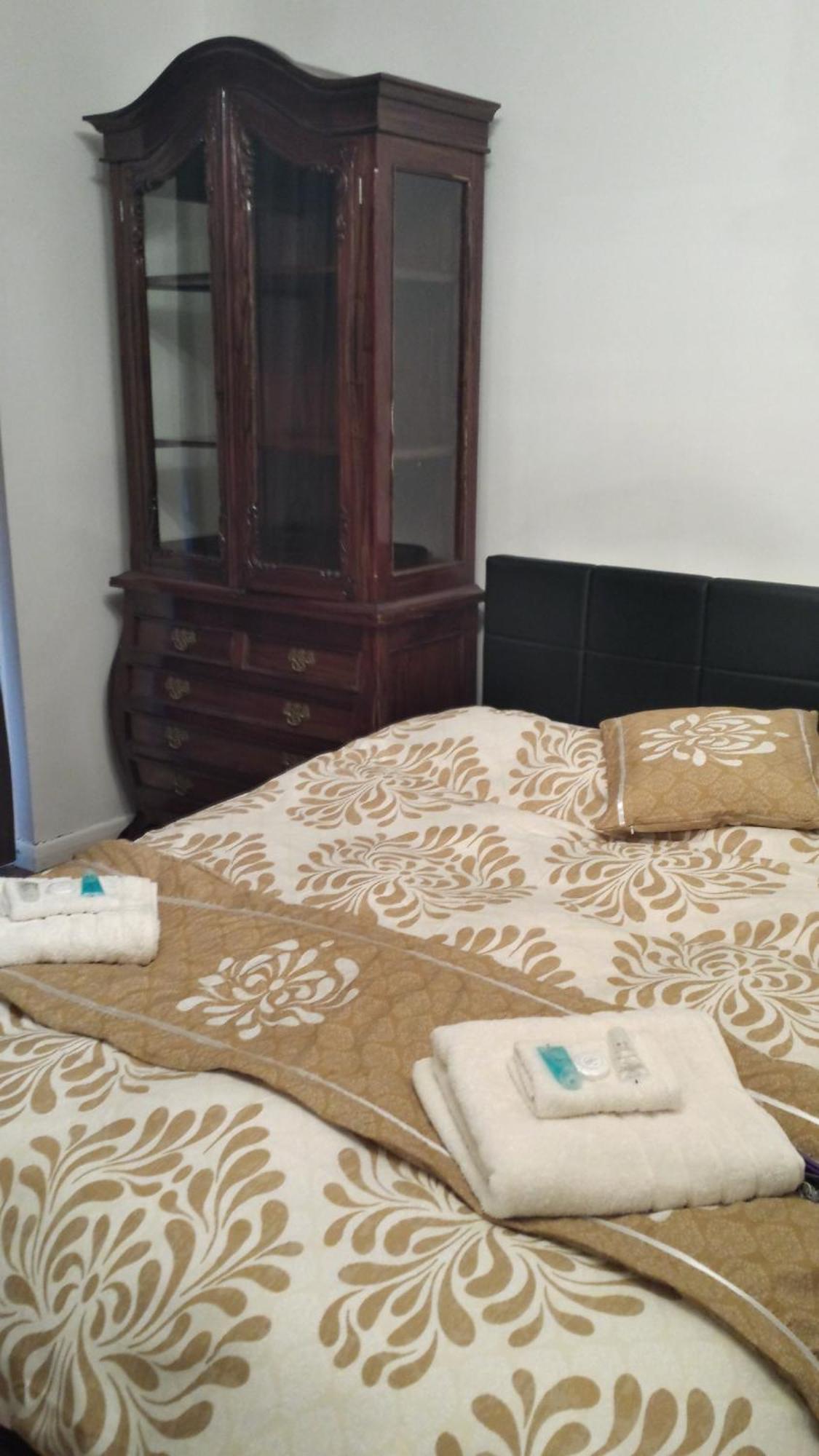 Oyo Guest House Ellipse Whetstone Екстер'єр фото
