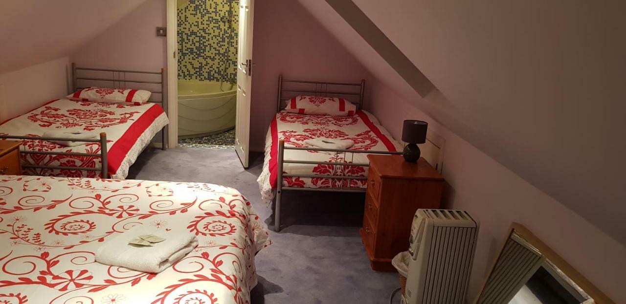 Oyo Guest House Ellipse Whetstone Екстер'єр фото