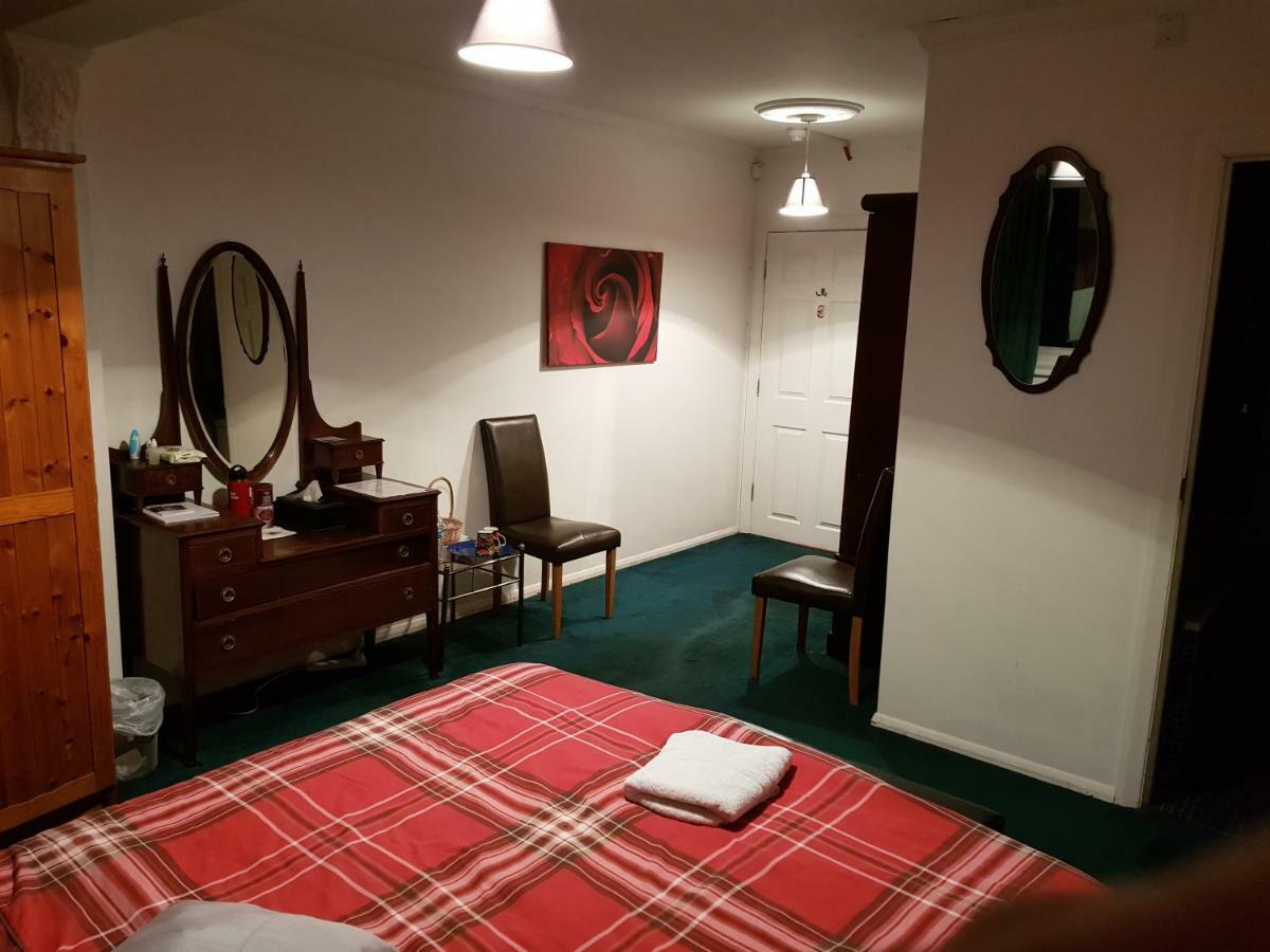 Oyo Guest House Ellipse Whetstone Екстер'єр фото